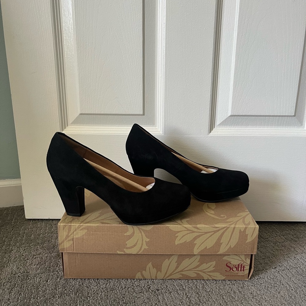 Black Söfft Gabie Suede Pumps